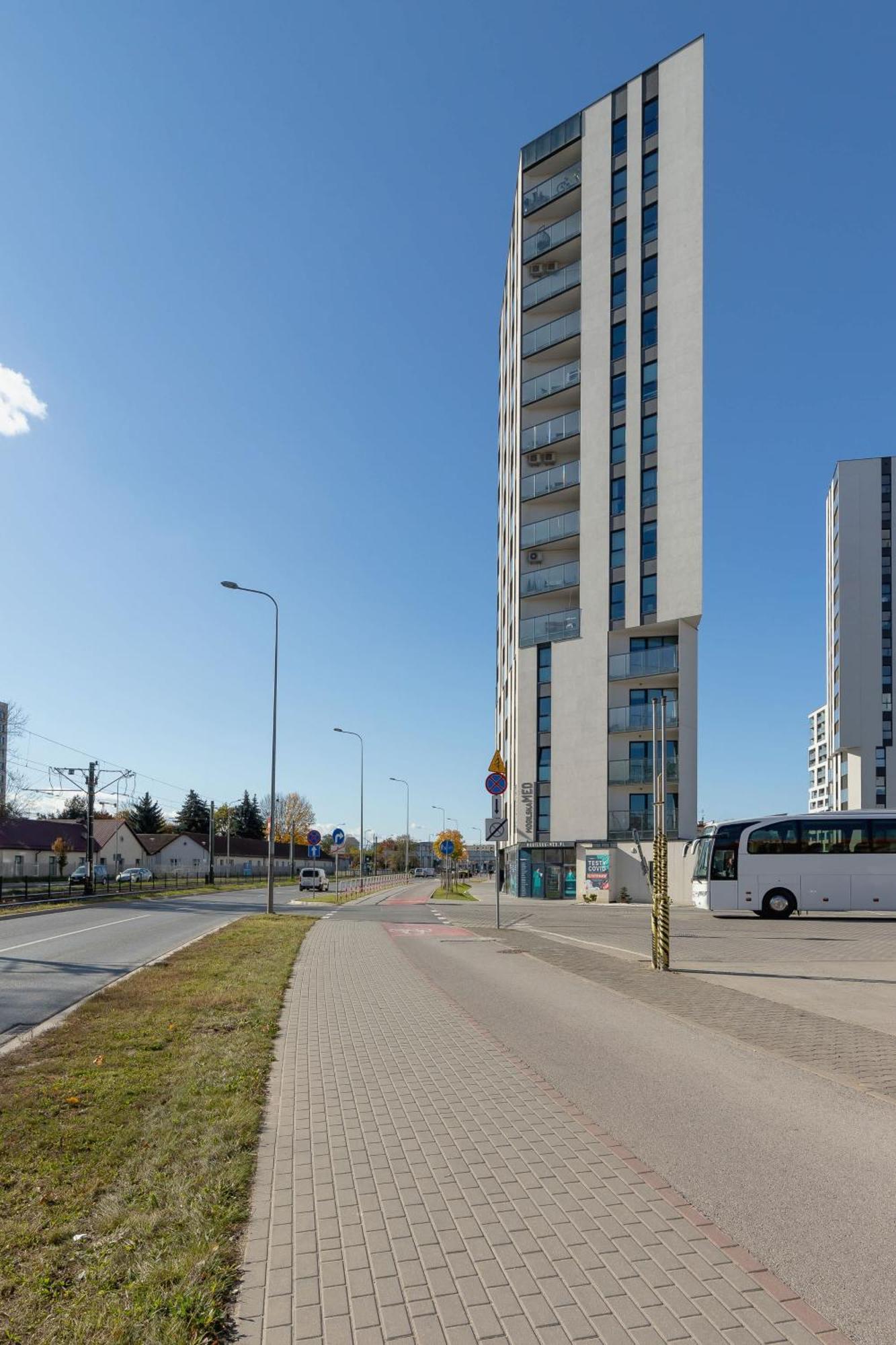 Modern And Bright With Air Conditioning & Parking By Renters * Krakov