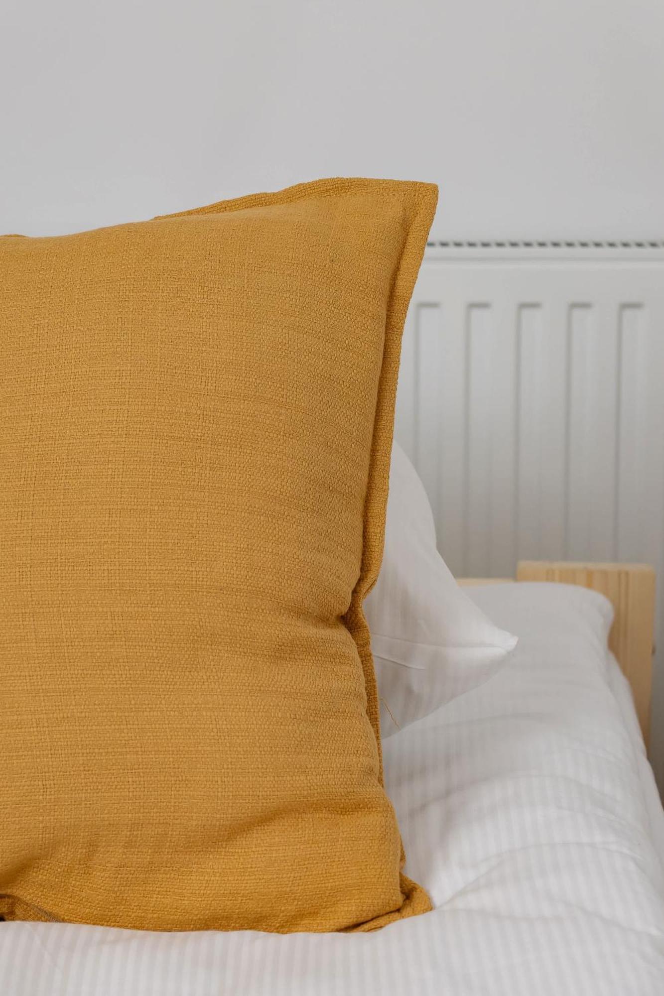 Modern And Bright With Air Conditioning & Parking By Renters Krakov