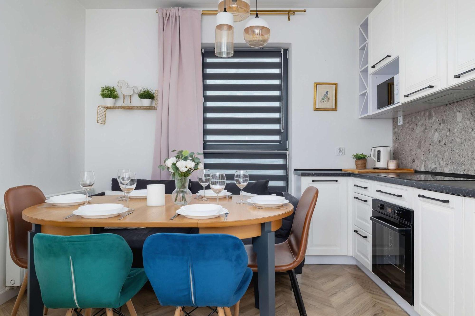 Modern And Bright With Air Conditioning & Parking By Renters * Krakov